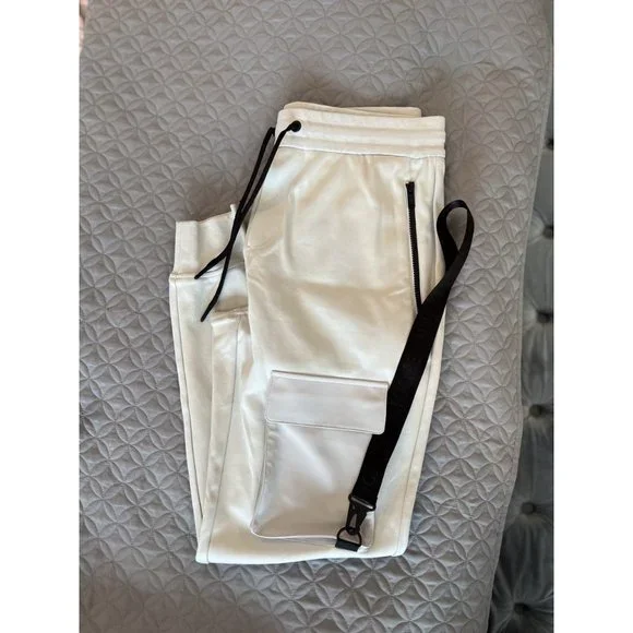 Men's Moose Knuckles Perido Cargo Joggers - Picture 2 of 15